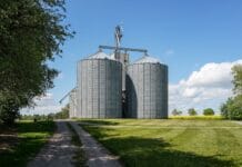 Budowa silosów zbożowych bez pozwolenia: wymiary, odległości od granic i formalności Budowa silosów zbożowych bez pozwolenia: wymiary, odległości od granic i formalności