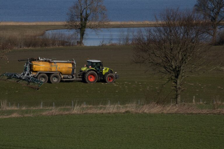 Opryskiwacz zawieszany czy ciągniony? Na ile hektarów opłaca się większy zbiornik